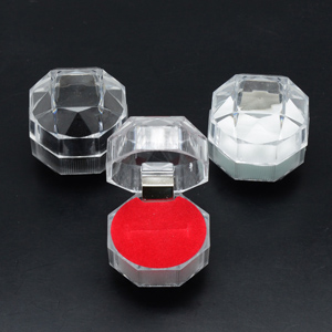 Пластиковая коробка